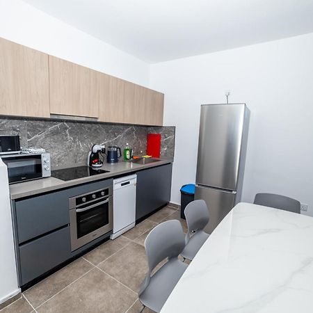 Charming Corner Apartment With Country View 2Br เซนต์พอลส์เบย์ ภายนอก รูปภาพ
